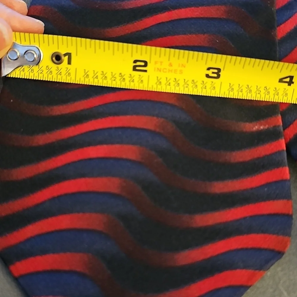 Nino Cerruti Silk Italian Stylish Red‎ and Black Men's Tie.